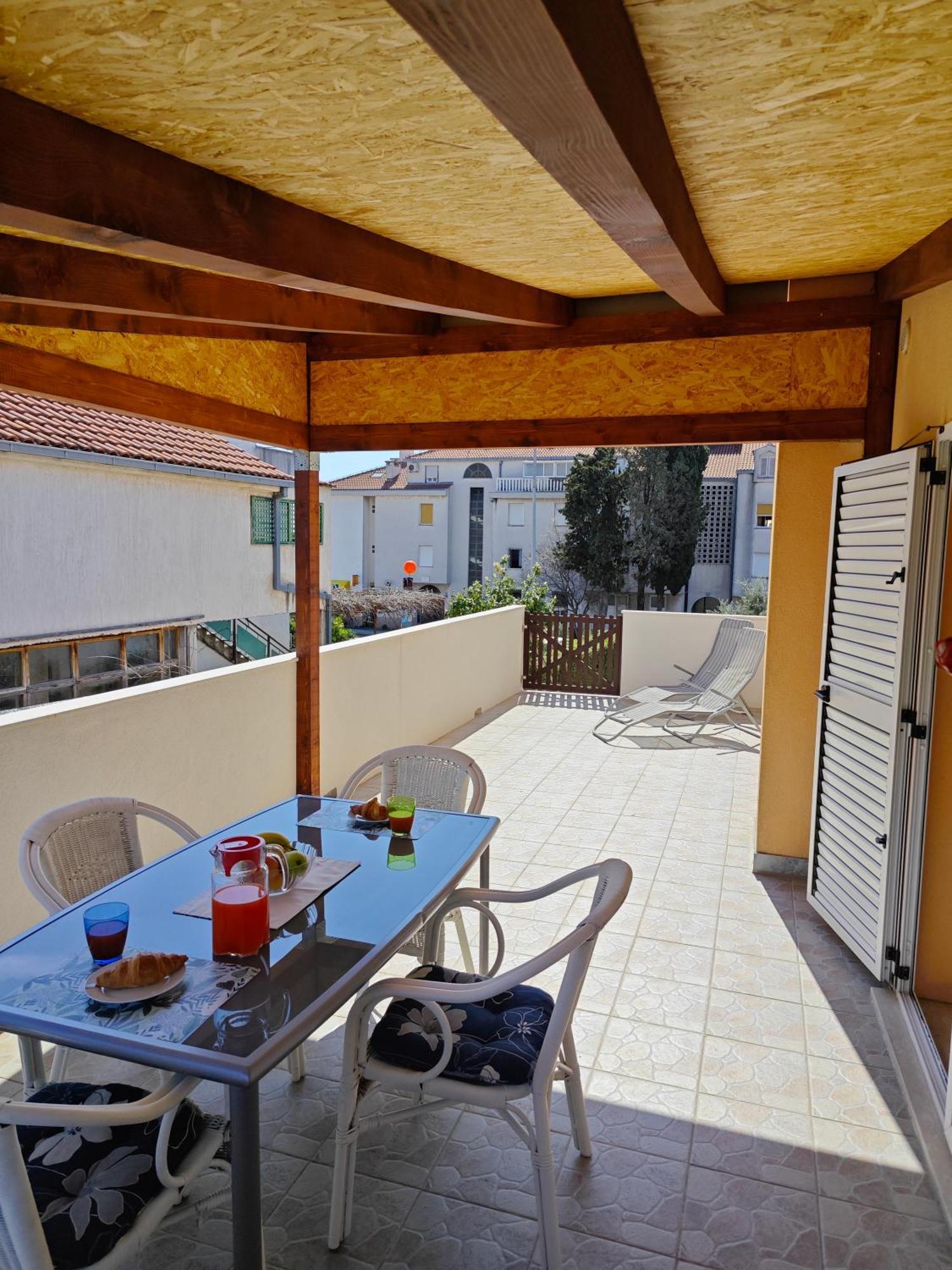 Apartment Paula Kaštela Kültér fotó