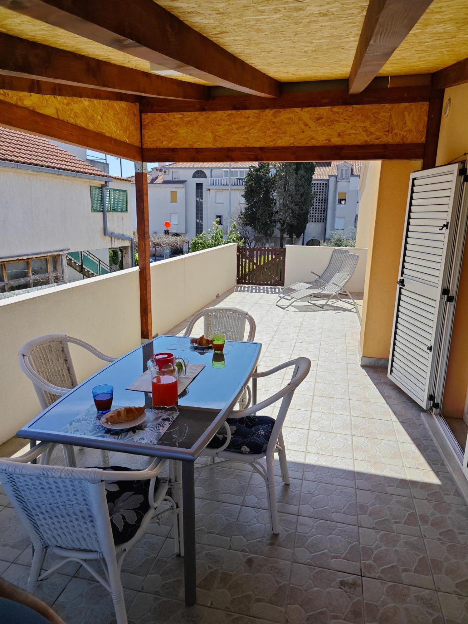 Apartment Paula Kaštela Kültér fotó